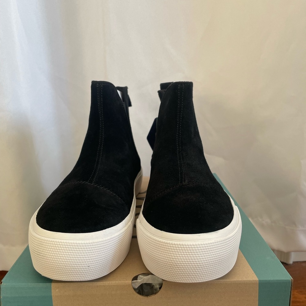 TOMS Fenix Platform Chelsea Black Suede new with box, women size 7